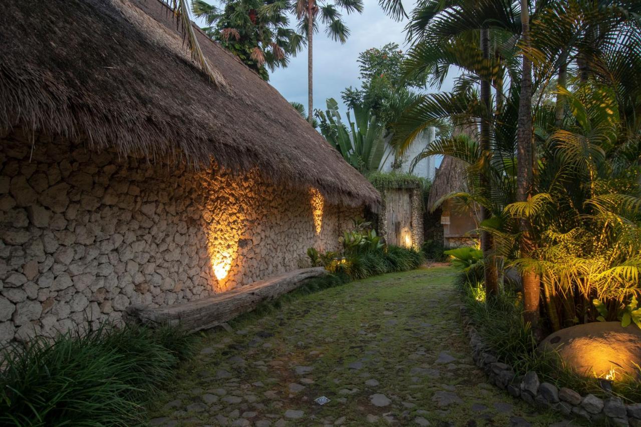 Stone House Hotel Ubud  Exterior photo